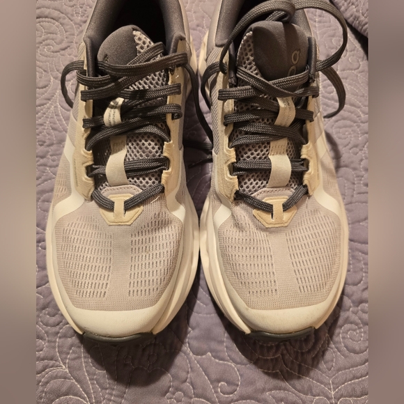 On Cloudrunner 2 - Picture 3 of 13